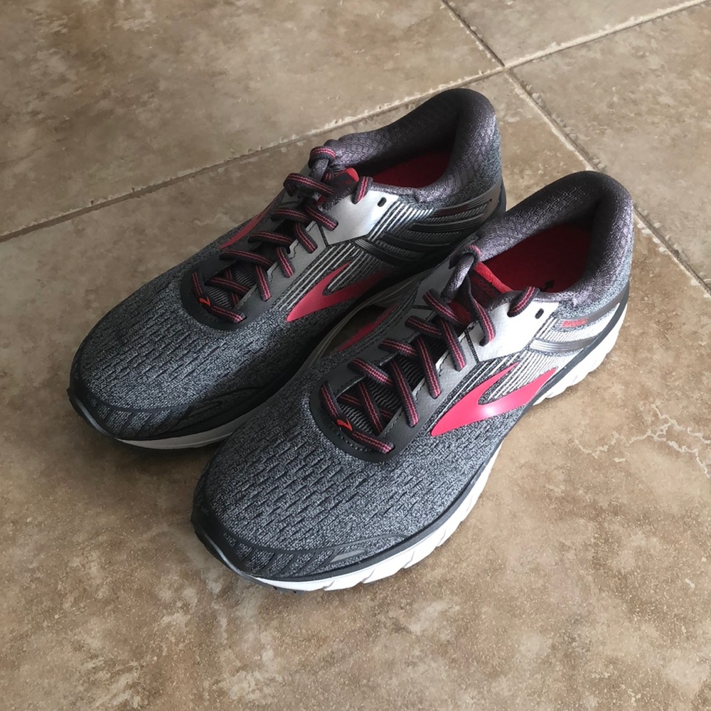 Women’s Brooks Adrenaline GTS 18 D Wide Sz US 10.5